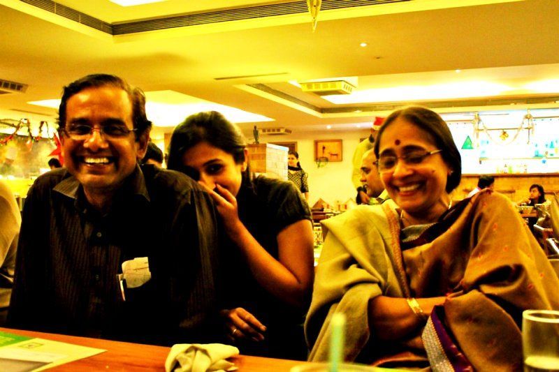 Divya Gokulnath กับพ่อแม่ของเธอ