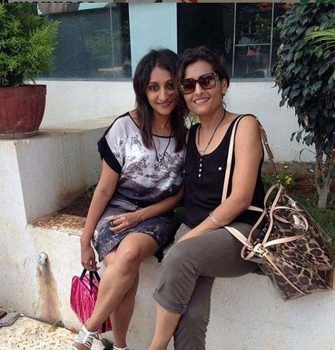 Roshni Sanghvi com sua mãe
