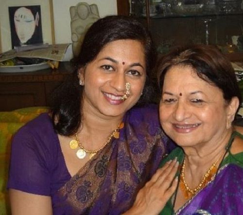 Monisha Patil com sua mãe