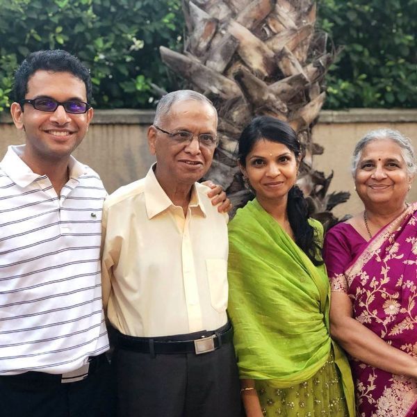 Akshata Murthy med sina föräldrar och bror
