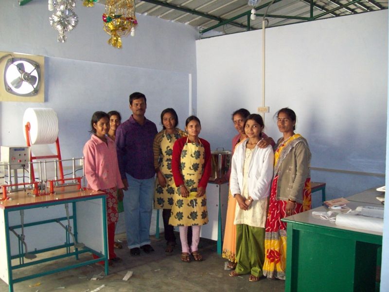 अरुणाचलम मुरुगनांथम ग्रामीण महिलाओं को रोजगार प्रदान करते हैं