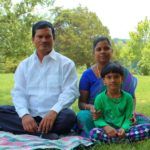 अरुणाचलम मुरुगनांथम अपनी बेटी और पत्नी के साथ