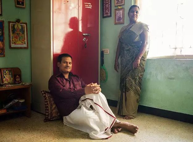 अरुणाचलम मुरुगनंथा अपनी पत्नी के साथ