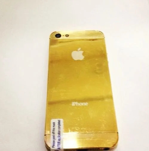   विक्की जैन's Gold iPhone
