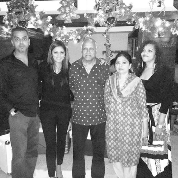 Pooja Shetty con la sua famiglia