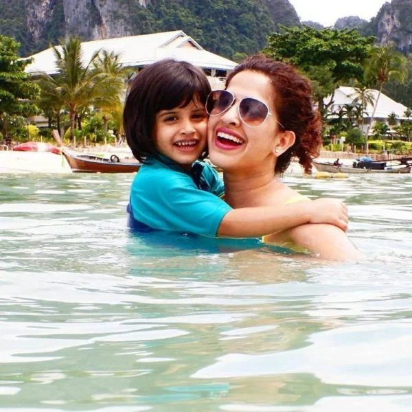   Камия Джани с дъщеря си