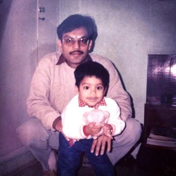   Lapsuuden kuva Ankita Bansalista isänsä kanssa
