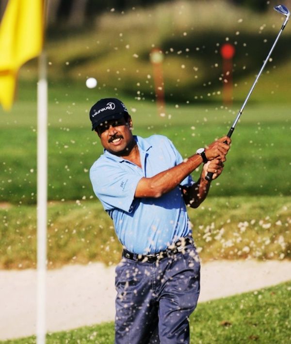 Kapil Dev jouant au golf