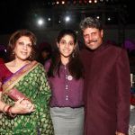 Kapil Dev vaimonsa Romin ja tyttärensä Amiyan kanssa