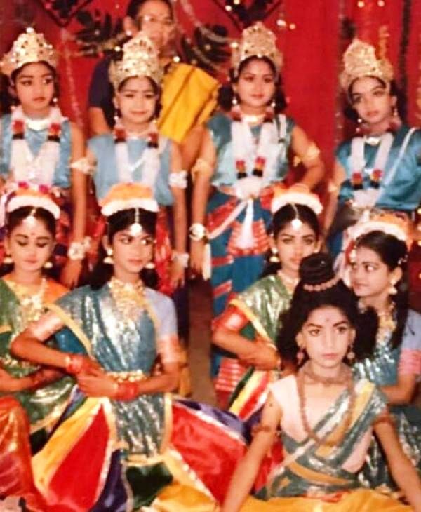 मिताली राज अपने स्कूल में एक नृत्य प्रदर्शन के दौरान