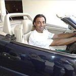 Shoaib Akhtar in zijn Mercedes SL (R129)