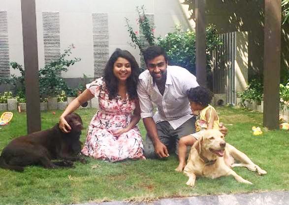 Ravichandran Ashwin, một người yêu chó