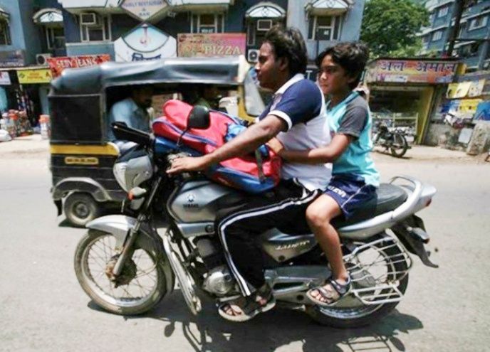 Prithvi Shaw isänsä kanssa matkusti Virarista Mumbaihin harjoittelemaan