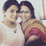 Veda Krishnamurthy met haar moeder