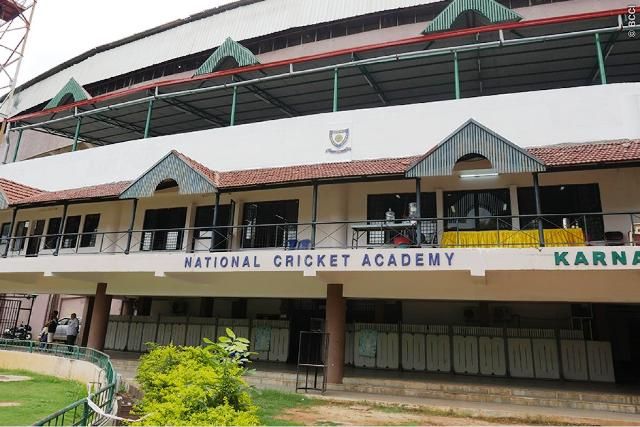 Gautam Gambhir - Nacionalna akademija za kriket u Bengaluruu