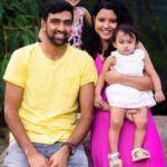 Prithi Narayanan cu familia ei