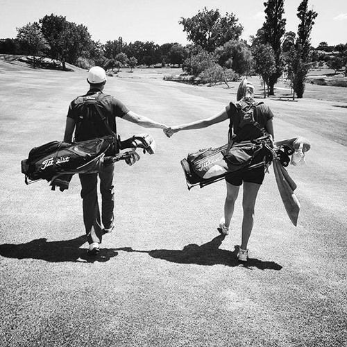 Devon Conway i Kim Watson razem podczas gry w golfa