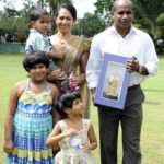 Санат Джаясурия със семейството си