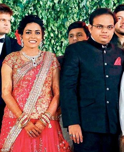 Jay Shah su žmona Hrishita Patel
