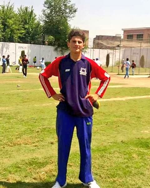Shaheen Afridi na své vůbec první zkoušce výběru kriketu v roce 2015