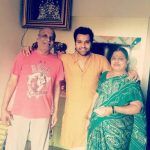 अपने माता-पिता के साथ रोहित शर्मा