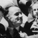 Don Bradman con su hijo y su hija