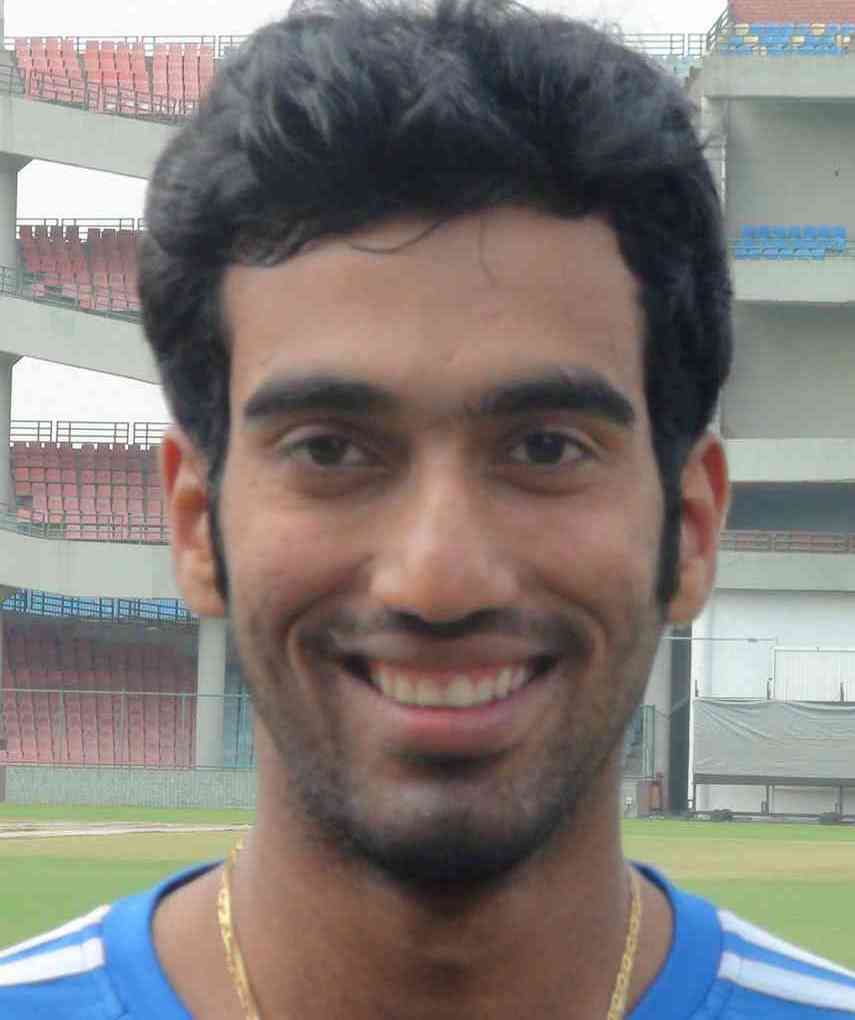 Kshitiz Sharma (Cricketer) Høyde, vekt, alder, familie, biografi og mer