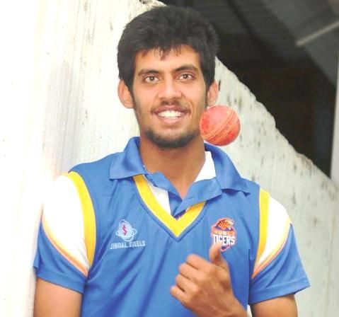 Shivil Kaushik (Cricketer) Chiều cao, Cân nặng, Tuổi, Tiểu sử, Sự vụ và hơn thế nữa