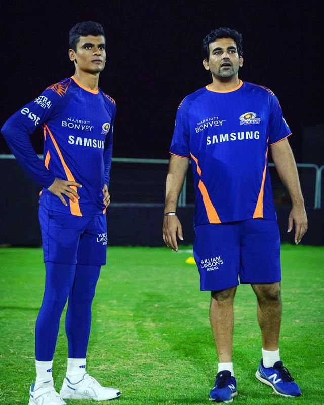 दिग्विजय सिंह के साथ मुंबई इंडियंस के गेंदबाजी कोच जहीर खान