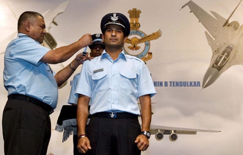Sachin Tendulkar jako skupinový kapitán indického letectva