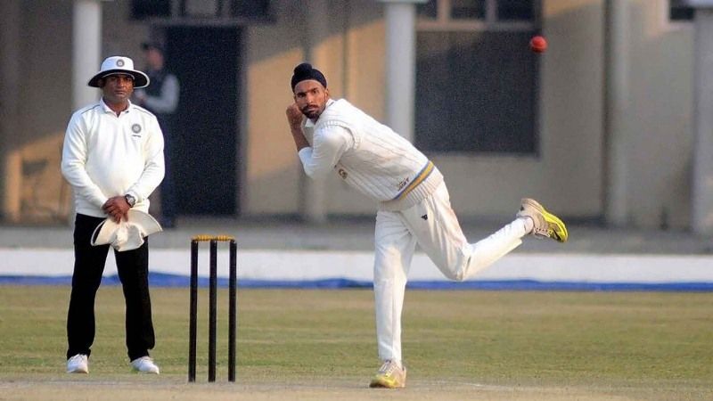 होशियारपुर के खिलाफ टेस्ट मैच के दौरान हरप्रीत बराड़