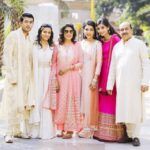 Natasha Jain med sin familie (fra venstre) - bror Ekansh, søster Rushna, mor Neera, Natasha, svigerinde Priyanka og far Ravindra