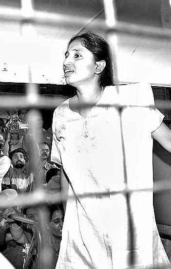 Nalini i Murugan z córką w więzieniu