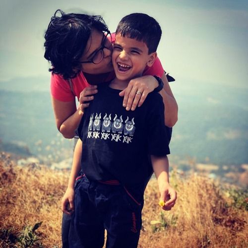 Rachana Ranade poikansa Meghin kanssa
