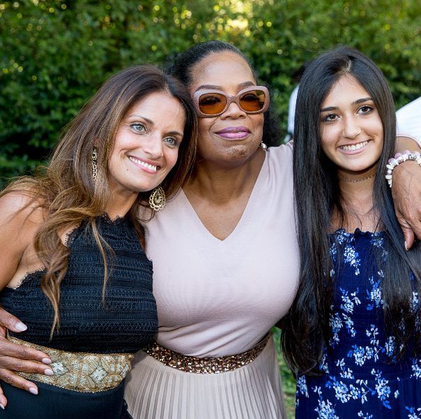 Tiến sĩ Shefali với con gái và Oprah Winfrey