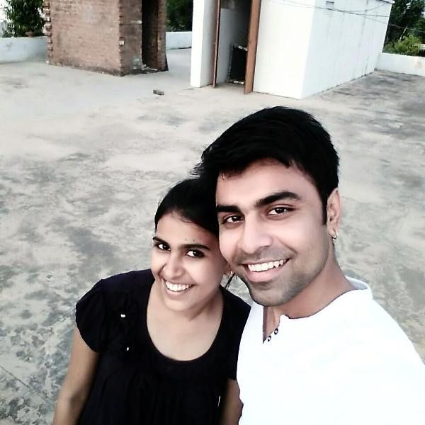 Jitendra Kumar koos õega