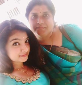 Malavika Nair com a mãe