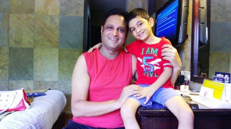 Sandeep Mohan ar savu dēlu
