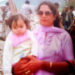 गिन्नी चतरथ का बचपन का चित्र अपनी माँ के साथ