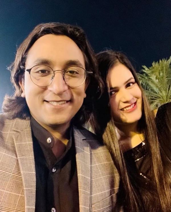 Appurv Gupta koos oma tüdruksõbraga