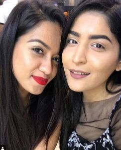 Shreya Jain med Debasree Banerjee