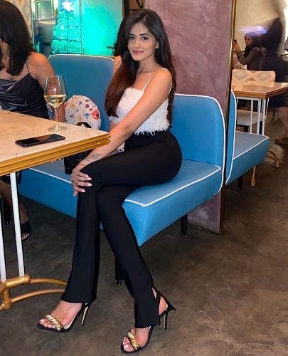 Shivani Patil en un restaurante