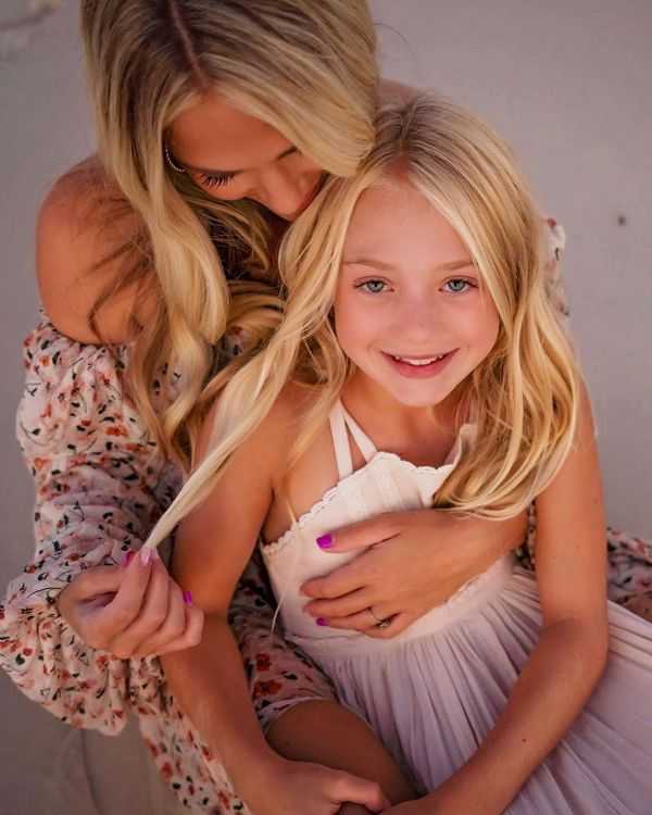 Savannah LaBrant avec Everleigh Rose