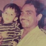 Nikhil'in babasıyla çocukluk fotoğrafı