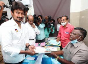 Udhayanidhi podnosi svoje nominacijske papire uoči izbora za zakonodavni parlament Tamil Nadu 2021. godine