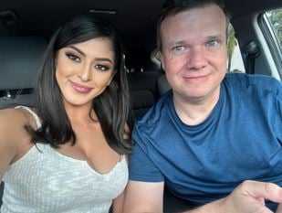 Sophia Leone cùng người đại diện của cô, Robert Moran