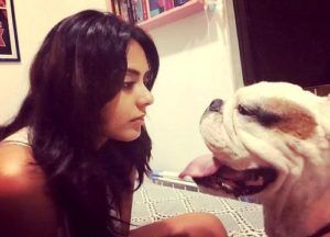 Deeksha Kanwal Sonalkar ama a los perros