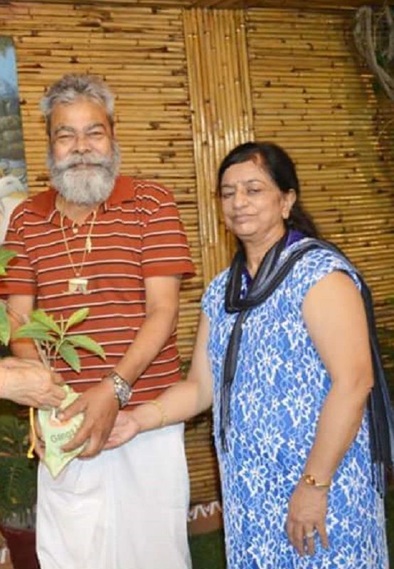 Anupam Shyam con sua moglie