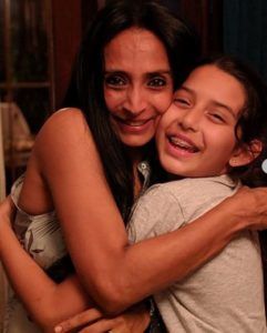 Suchitra Pillai med sin datter