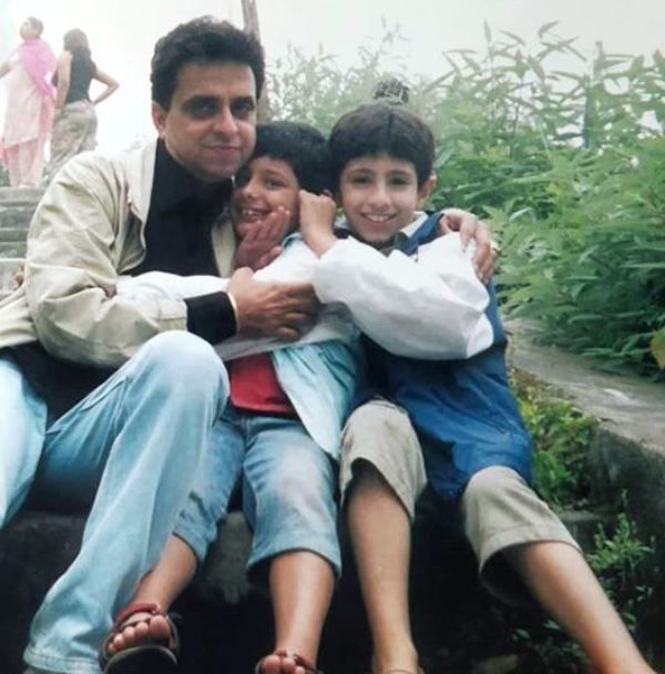 Zdjęcie CarryMinati z dzieciństwa z ojcem i bratem